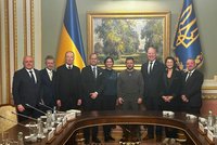 Vystrčil a Pekarová v Kyjevě: Setkání se Zelenským, proslov v parlamentu i útěk do krytu