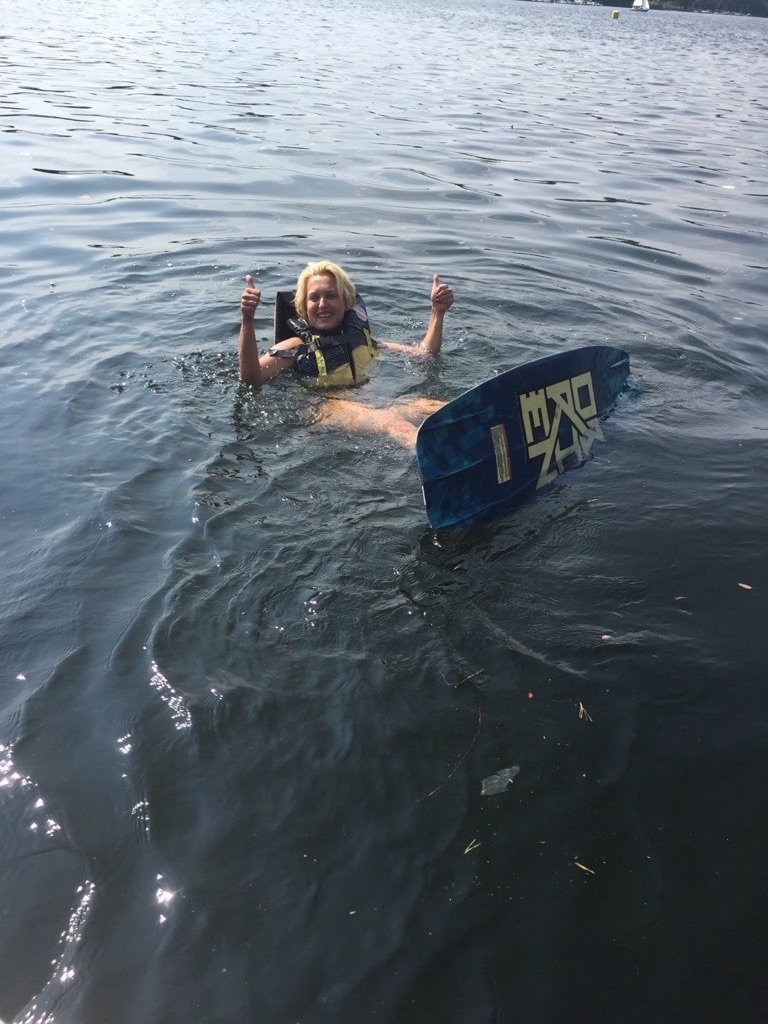 Miluše Bittnerová tráví volné chvíle na wakeboardu.