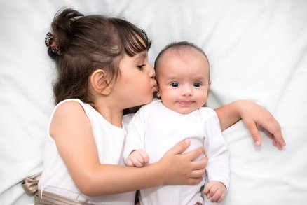 Malé versus velké: Jak vychovávat sourozence s velkým věkovým rozdílem