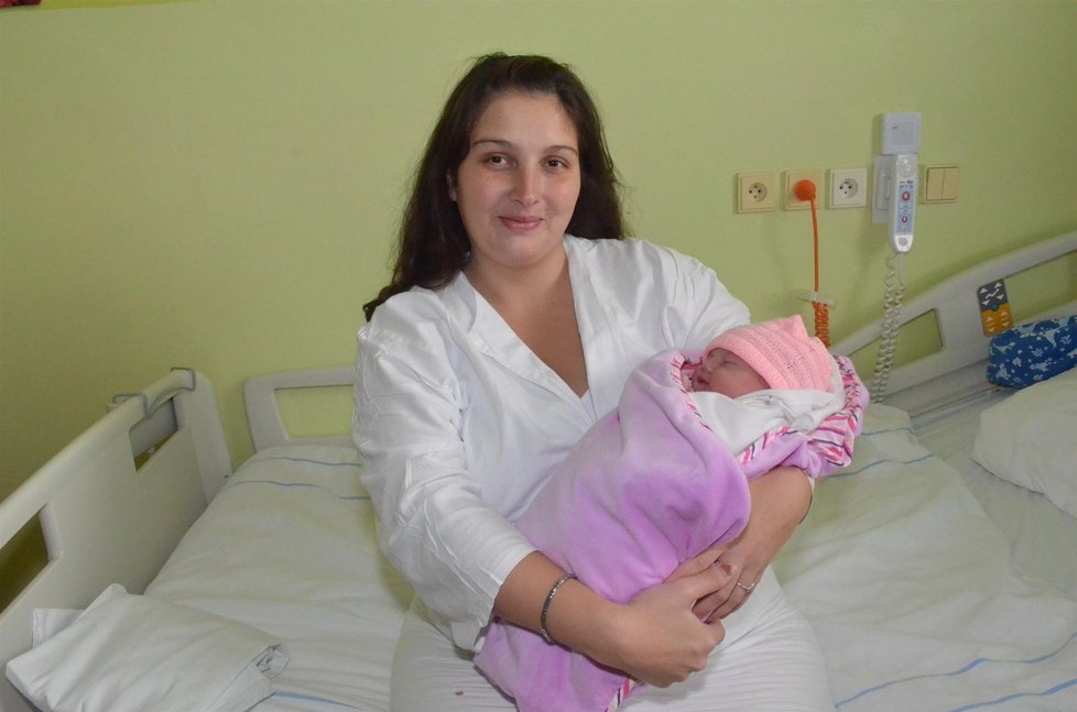 Při narození vážila Sofie 3740 gramů a měřila 52 centimetrů.