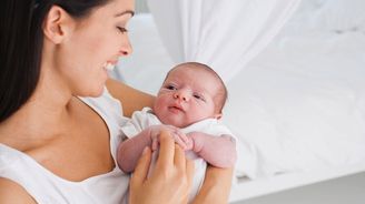 Tři důvody, proč matky nosí děti na levé straně těla Tři důvody, proč matky nosí děti na levé straně těla