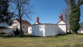 Areál kaple Božího hrobu v Mimoni na Českolipsku na snímku z 20. dubna 2019. Stavba kopie Božího hrobu podle jeruzalémského vzoru začala v roce 1665 a dokončena byla o dva roky později