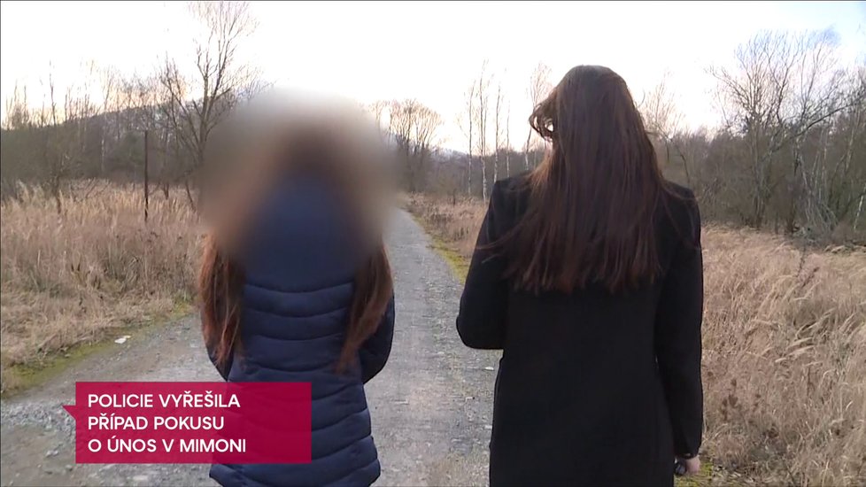 Dívka (19, vlevo) se nemůže z děsivého pokusu o únos vzpamatovat.
