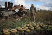 Odstraňování min na Ukrajině: Nebezpečí číhá na každém kroku! Lidé umírají i po stažení Rusů