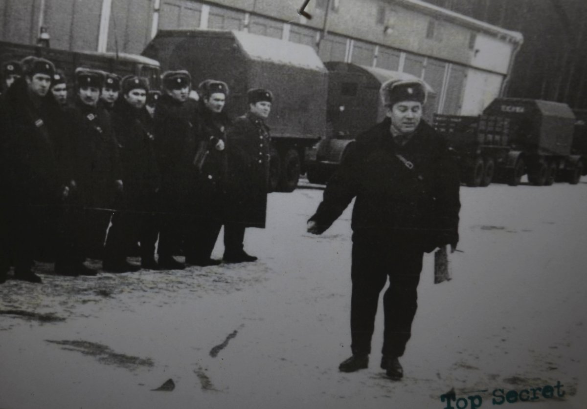 Jediná dochovalá fotografie z doby z tohoto bunkru v Brdech. V této skříňové nástavbě se převážely jaderné hlavice.