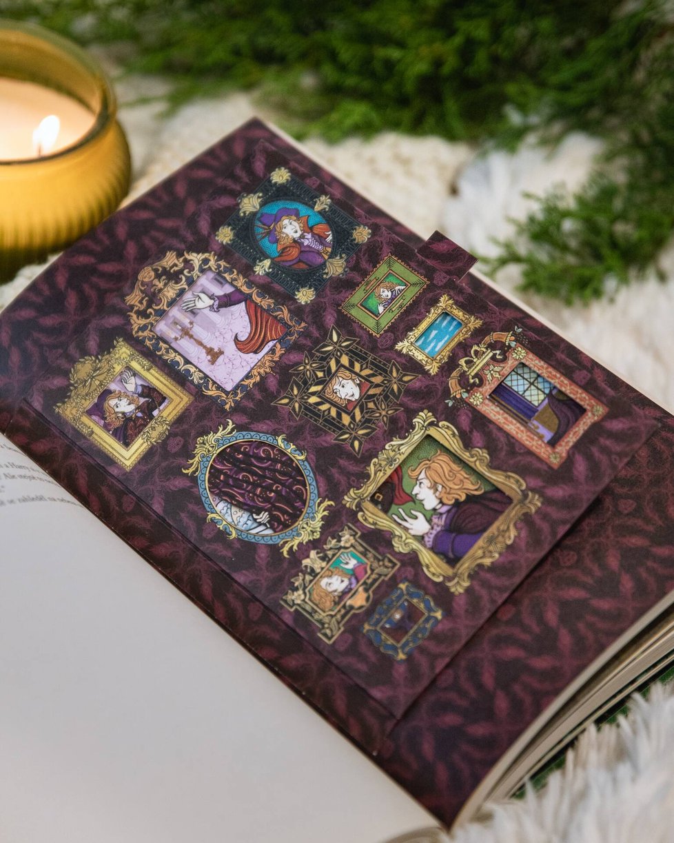 Harry Potter a Tajemná komnata - MinaLima: Druhý díl slavné fantasy série v ohromujícím podání grafického studia MinaLima. Prožijte s Harrym Potterem jeho druhý rok ve Škole čar a kouzel v Bradavicích tak, jako nikdy předtím! V tomto okouzlujícím vydání najdete nejen kompletní původní text z pera J.K. Rowlingové, ale také přes 150 barevných ilustrací a 8 nápaditých interaktivních prvků... Harry Potter a Tajemná komnata - MinaLima: Druhý díl slavné fantasy série v ohromujícím podání grafického studia MinaLima. Prožijte s Harrym Potterem jeho druhý rok ve Škole čar a kouzel v Bradavicích tak, jako nikdy předtím! V tomto okouzlujícím vydání najdete nejen kompletní původní text z pera J.K. Rowlingové, ale také přes 150 barevných ilustrací a 8 nápaditých interaktivních prvků...