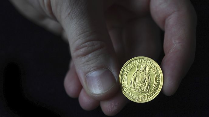 Zlatý svatováclavský desetidukát z roku 1937 byl v roce 2017 vydražen za více než 17 milionů korun, a stal se tak nejdražší českou mincí.