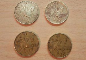 Snadno a za minimální náklady! Zde vidíte srovnání vyčištěných mincí s ostatními mincemi z peněženky.