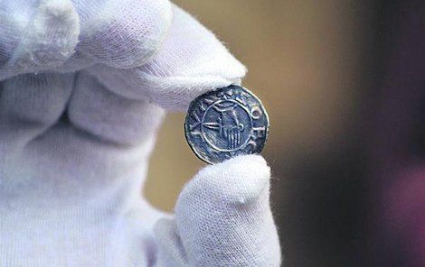 Znalec minci ocenil na 50 000 korun.