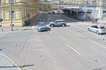 V centru Brna se samovolně rozjel Mini cooper, ohrozil ženu s kočárkem, dalšího chodce a několik řidičů. Situaci zachytilo několik kamer.