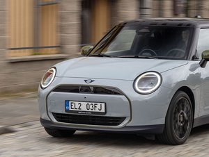 TEST Mini Cooper SE Paul Smith – Gentlemanská stylovka na elektrickou notu