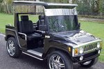 Vůz Mini Hummer je sice určený především na golfová hřiště, v Anglii se ale stává oblíbeným i v běžném provozu
