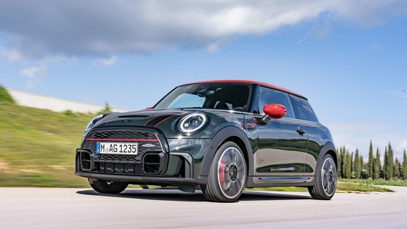 Mini John Cooper Works přijíždí v lehce modernizovaném balení