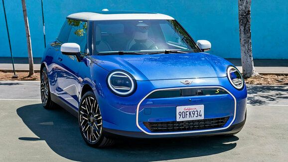 Vstříc moderní éře! Mini Cooper nové generace se představuje na prvních oficiálních fotkách