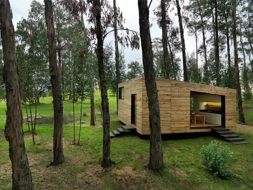 Dům z návrhu architektů Luise Velasca Roldána a Ángela Hevia Antuñy se nachází v Ekvádoru. Poskytne celkem 50 metrů čtverečních prostoru a zařízen je pro celoroční pobyt