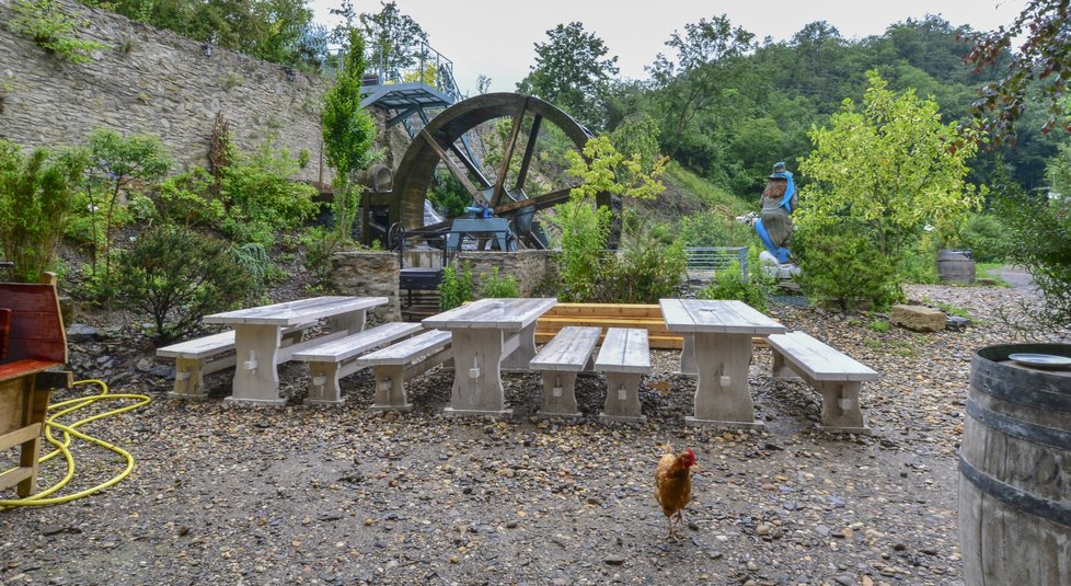 Minipivovar je situován v budově bývalého mlýna. Na její dřívější funkci upomíná mnoho aspektů včetně samotného pojmenování minipivovaru.