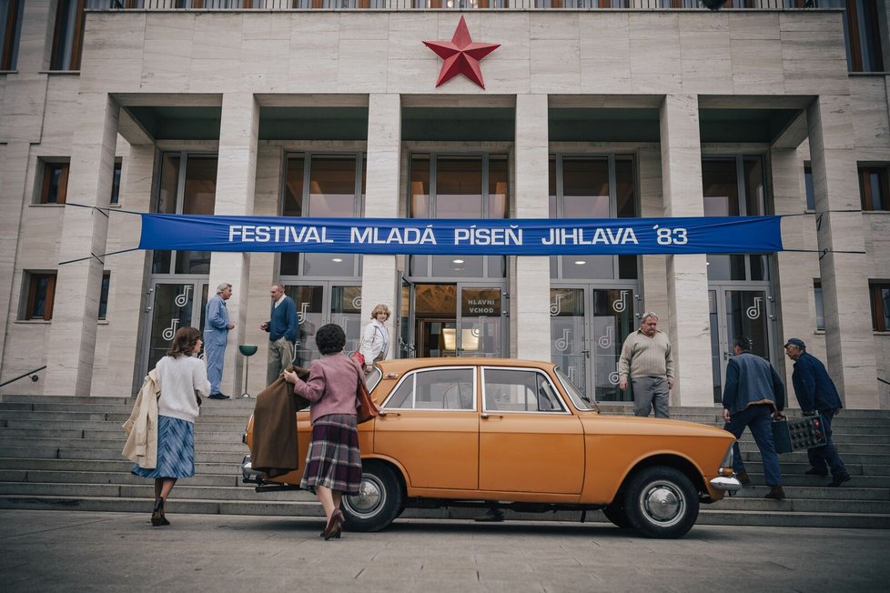 Minisérie Iveta: Dokonalé kulisy