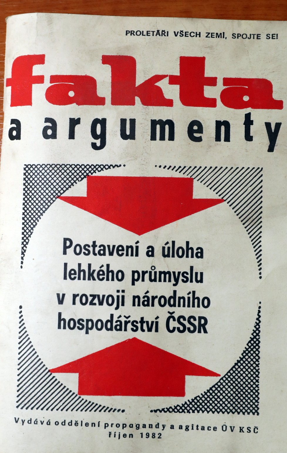 Dochované vybavení ze sídla ÚV KSČ je vystaveno právě v krytu. Našly se i dobové tiskoviny.