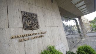 SPD chce konec české role v muniční iniciativě. Vláda si vyžádá podklady od obrany SPD chce konec české role v muniční iniciativě. Vláda si vyžádá podklady od obrany