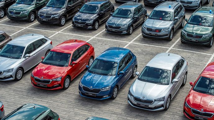Prodej osobních aut za osm měsíců roku klesl o 25 procent na 131 410 vozů. (ilustrační foto)