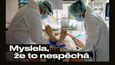Ministerstvo zdravotnictví zahájilo novou informační kampaň. K očkování proti covidu-19 vyzývá pomocí reálných fotografií z nemocnic (9. 11. 2021)