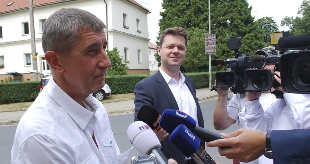 Babiš jásá: Zeman podepsal vyšší daň hazardu i blokování webových stránek
