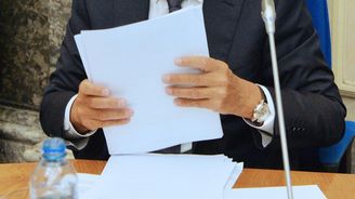 Přebytek rozpočtu stoupl na rekordních 82 miliard. Analytik: Stát není schopen investovat Přebytek rozpočtu stoupl na rekordních 82 miliard. Analytik: Stát není schopen investovat