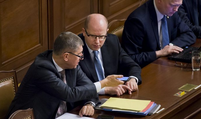 ministr financí Andrej Babiš, premiér Bohuslav Sobotka a vicepremiér Pavel Bělobrádek na schůzi Poslanecké sněmovny
