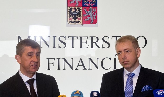 Ministr financí Andrej Babiš (vlevo) a ministr vnitra Milan Chovanec