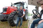 Zasednout za volat traktoru, posekat řepku, zorat pole. Takový je letní režim ministra zemědělství Mariana Jurečky (33, KDU-ČSL).