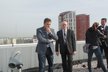 Ministr kultury Daniel Herman se starostou MČ Praha 13 Davidem Vodrážkou při prohlídce střech archivu UPM. Střecha má být osázena fotovoltaikou.