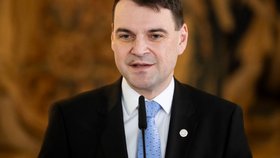 Ministr zahraničí Petr Macinka (Motoristé) s monoklem (23. prosince 2025).