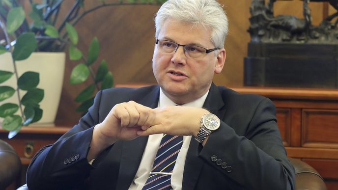 Ministr zdravotnictví Miloslav Ludvík
