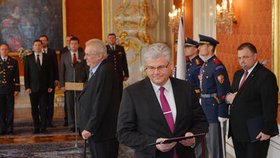 Prezident Miloš Zeman jmenuje nového ministra zdravotnictví Ludvíka na Pražském hradě.