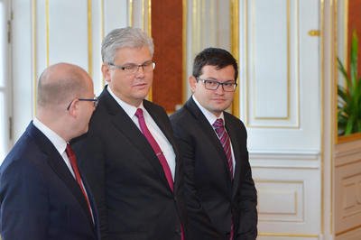 Premiér Bohuslav Sobotka, ministr zdravotnictví Ludvík, ministr lidských práv a legislativy Chvojka