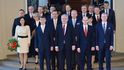 Ministři nové vlády převzali 29. ledna na Pražském hradě pověření z rukou prezidenta Miloše Zemana. Ministři nové vlády převzali 29. ledna na Pražském hradě pověření z rukou prezidenta Miloše Zemana.