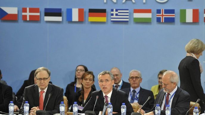 Ministři zemí NATO