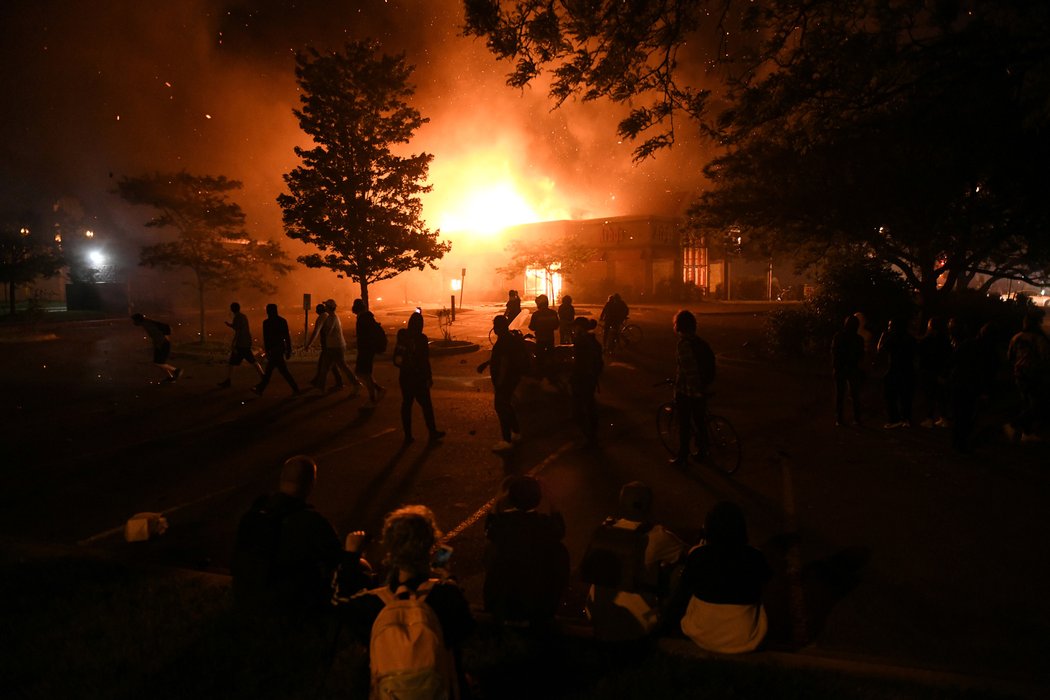 Protesty proti smrti černocha George Floyda v americkém městě Minneapolis (29.5.2020)