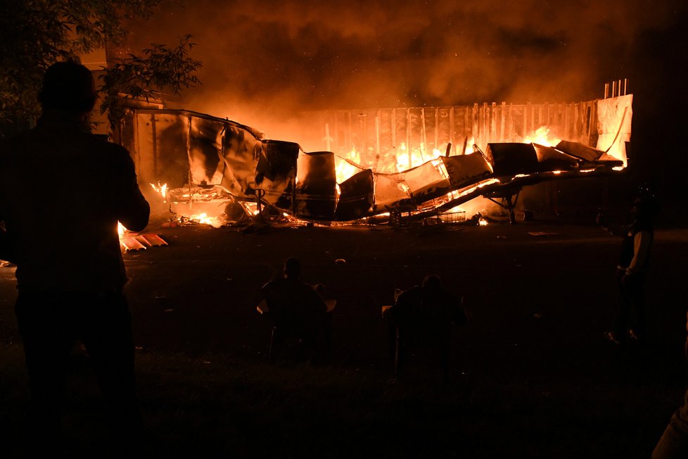 Protesty proti smrti černocha George Floyda v americkém městě Minneapolis (29.5.2020)