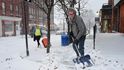 Silné sněhové bouřky ochromily dopravu v USA, utrpěla hlavně letecká. Na snímku Minnesota pod sněhem