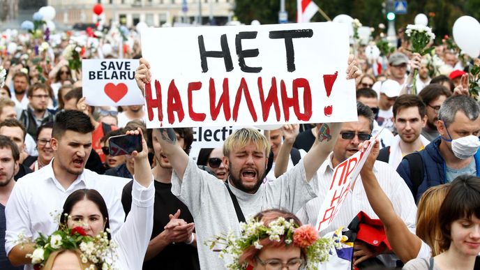 Masivní protesty v běloruském Minsku kvůli výsledkům voleb a sčítání hlasů