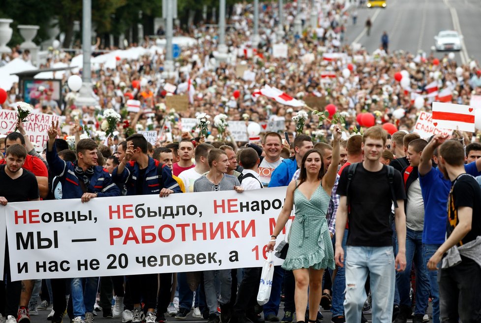 Masivní protesty v běloruském Minsku kvůli výsledkům voleb a sčítání hlasů (14. 8. 2020)