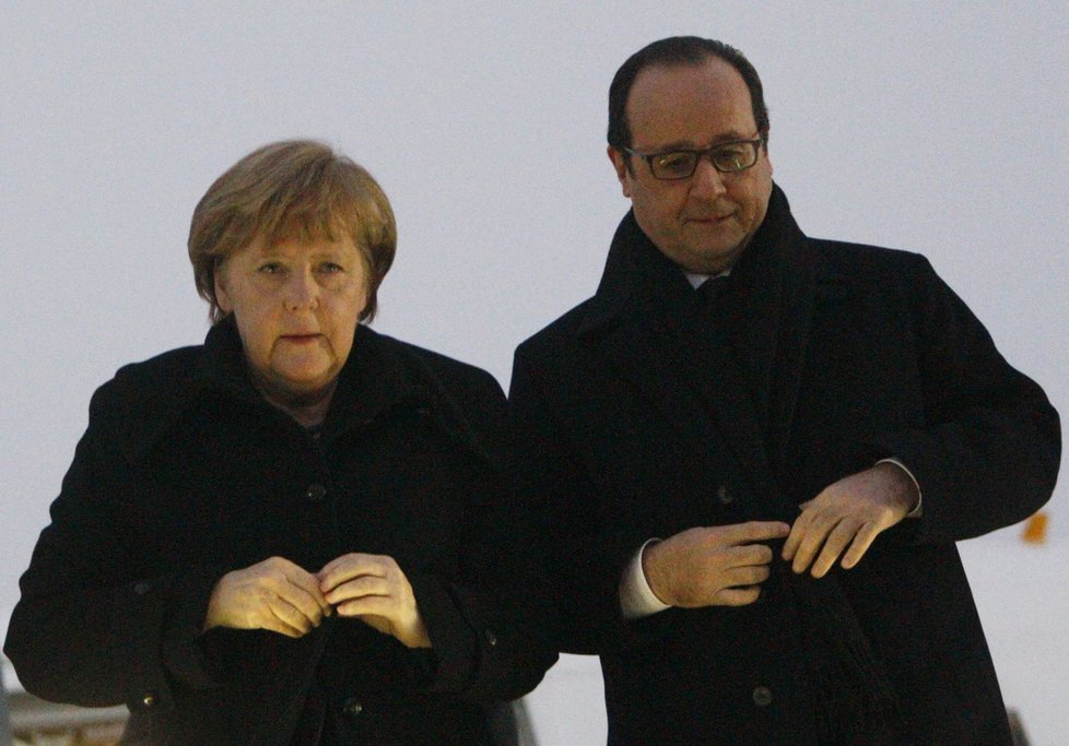 Angela Merkelová přiletěla s francouzským prezidentem Hollandem