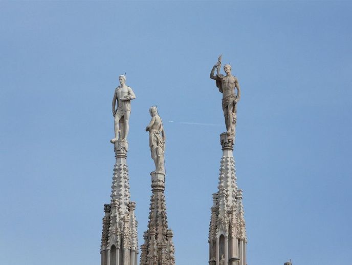 Minule Šanghaj, příště Dubaj. Letos na Expo shlížejí sochy z milánské katedrály