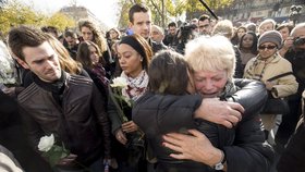 Minuta ticha za oběti teroru v Paříži: Pařížské náměstí Republiky