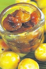 Sušené mirabelky v medu.