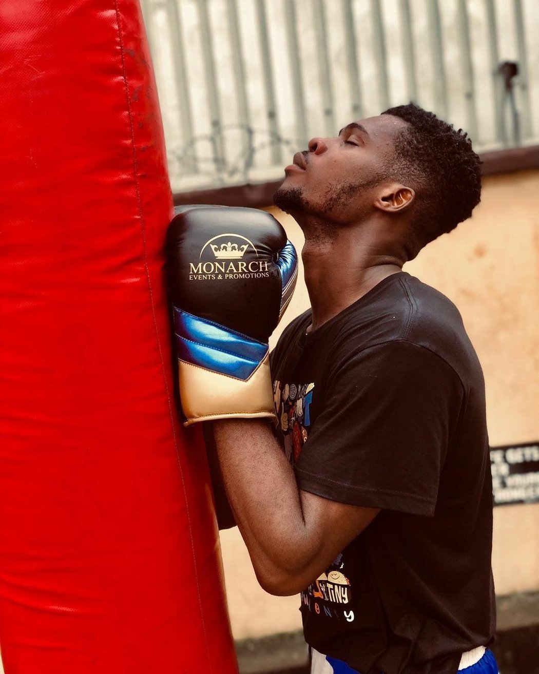 Nadějný boxer Miracle Amaeze podlehl zraněním z tréninku.