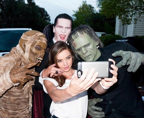 Selfie s příšerami.