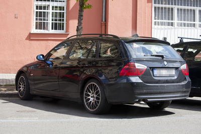 Luxusní BMW 320d v černé barvě