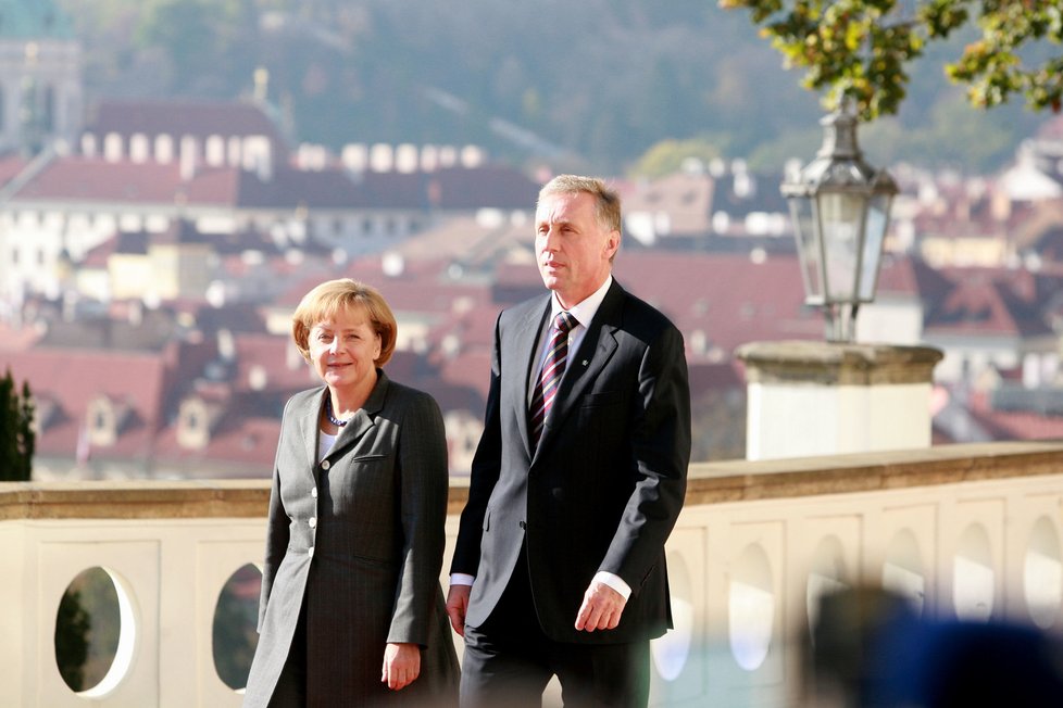 Expremiér a někdejší šéf ODS Mirek Topolánek s Angelou Merkelovou v Praze